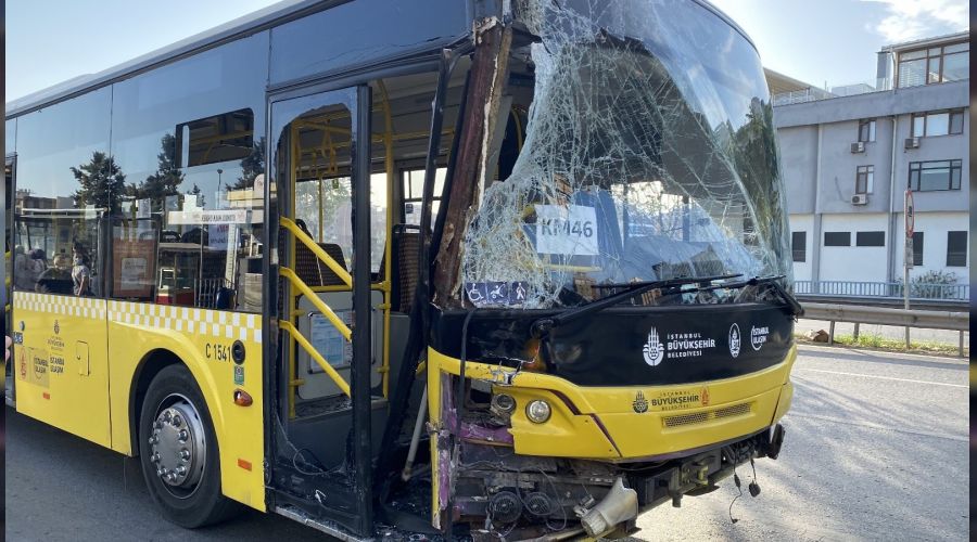 Ata�ehir'de �ETT otob�s� ve 2 minib�s birbirine girdi