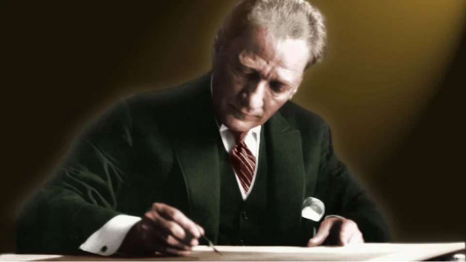 Atatürk, batıdan etkilenmiş midir?