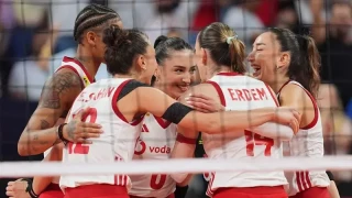  Avrupa �ampiyonas�'nda S�rbistan'� 3-0 yenerek finale y�kselen Filenin Sultanlar� �ampiyonluk i�in bug�n �talya'yla kar�� kar��ya gelecek