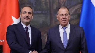 "Avrupa, yeniden Nazi bayra benimsedi"