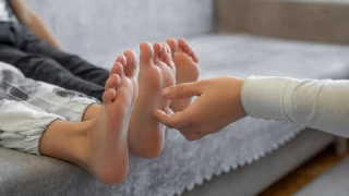 Ayak tabanlarının gıdıklanma nedeni nedir?