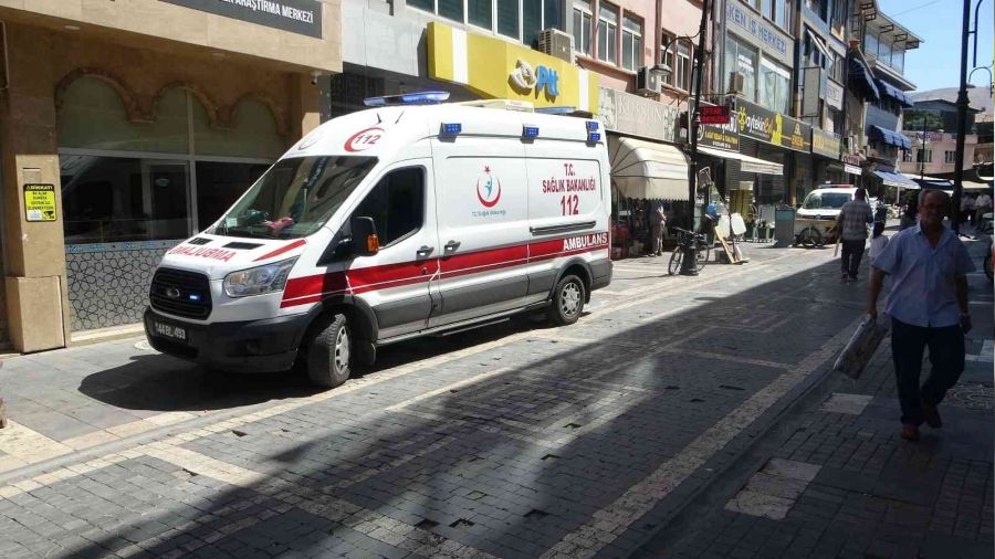 Azerbaycanl� kad�n otelde �l� bulundu