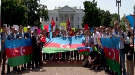 Azerbaycanlılar ABD'de Ermenistan'ı protesto etti