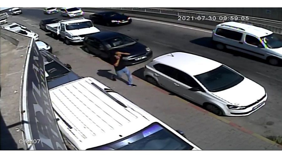 Babas�n� vurmak isterken araya giren �ahs� vurdu