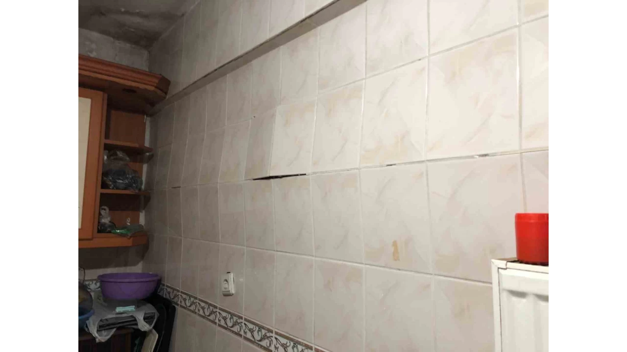 Bahçelievler'de çökme tehlikesi olan bina tahliye edildi