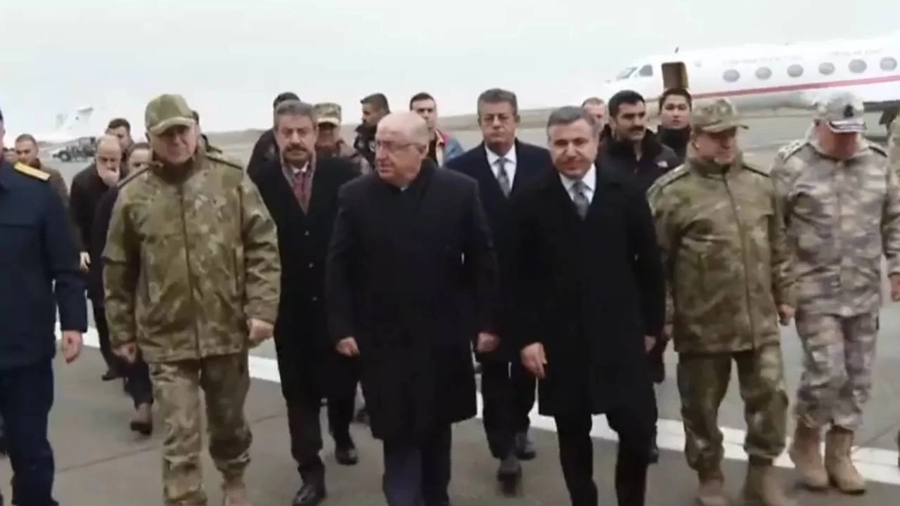 Bakan Güler, komuta kademesi ile Irak sınırında