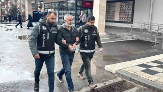 Bakan G�rlek'in tapu kay�tlar�n� sorgulayan tapu m�d�r� tutukland�