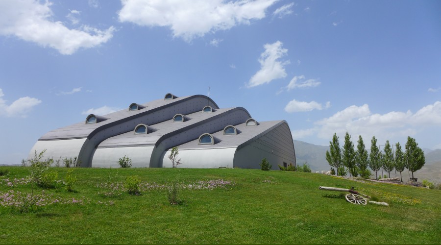 Baks� 20. y�ld�n�m�n� kutluyor