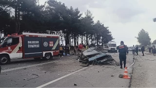 Balkesir'de feci kaza: 1 l, 1'i ar 10 yaral