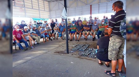 Balıklar açık artırma ile satılıyor