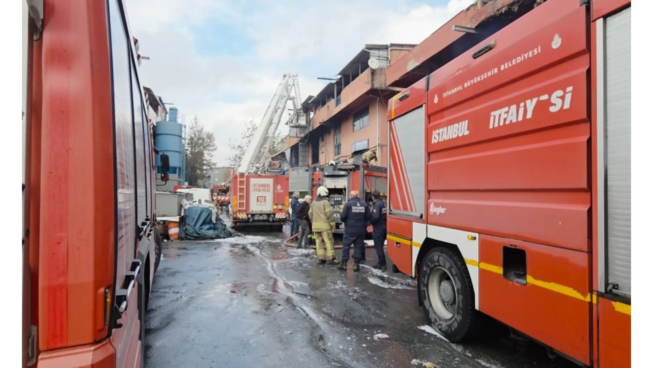 Ba�ak�ehir'de yang�n pani�i