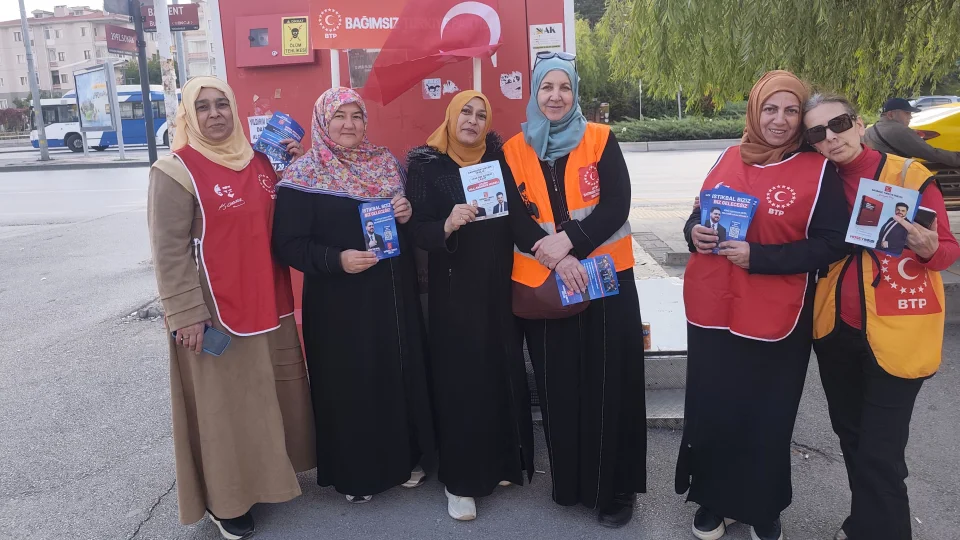Ba�kentte "Ba��ms�z T�rkiye" r�zg�r�: BTP kadrolar� sahada vatanda�la bulu�tu