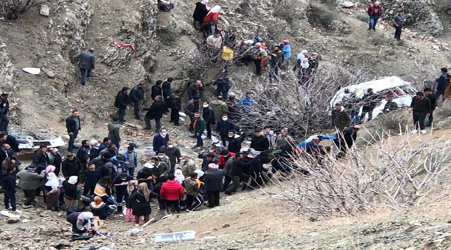 Batman'da ��renci servisi u�uruma yuvarland�