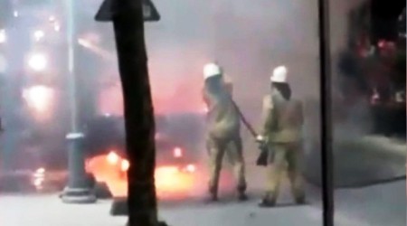 Bayrampaa'da seyir halindeki kamyonet alev ald