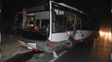 Belediye otobüsü ile tır çarpıştı: 12 yaralı
