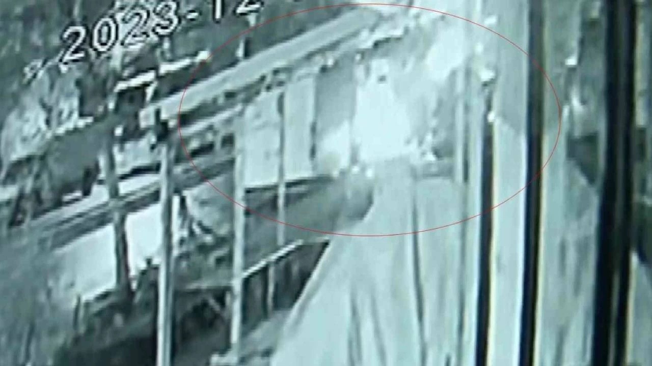 Beylikdüzü'nde park halindeki otobüsü yakmaya kalktılar