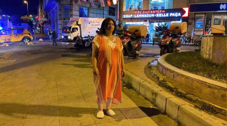 Beyolu'nda hareketsiz bekleyen kadn polisi alarma geirdi