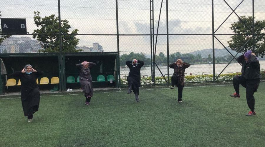 Beyoğlu'nda kadınlar güne sabah sporu ile başlıyor
