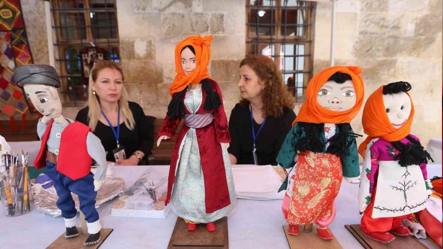 Bez bebek ustaları Gaziantep'te buluştu
