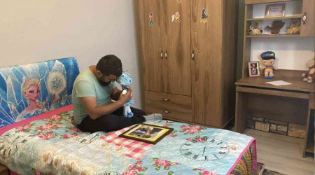 Bir aile dramı daha: Babasının yanındaki çocuğu haczettiler