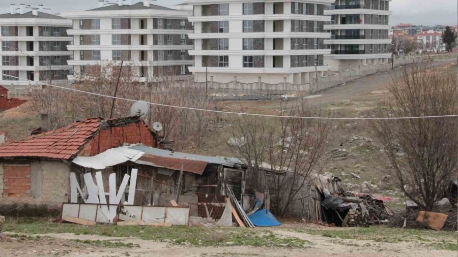  Bir yanda milyonluk evler di�er yanda viraneler