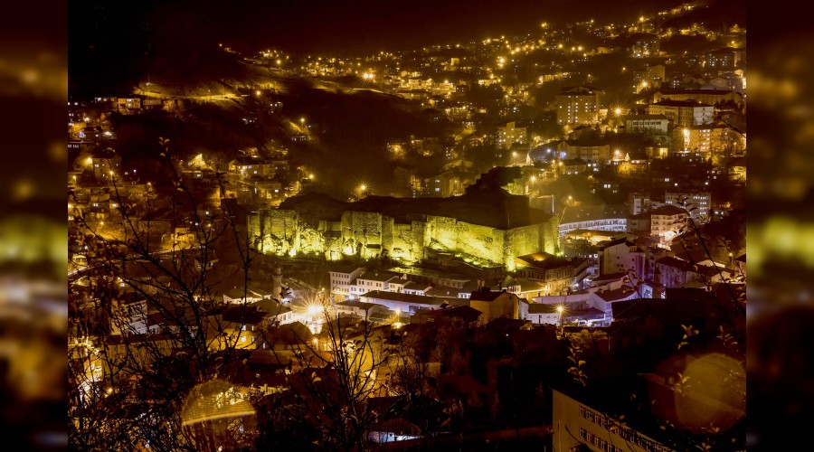 Bitlis’in ışıklandırılmış hali büyülüyor