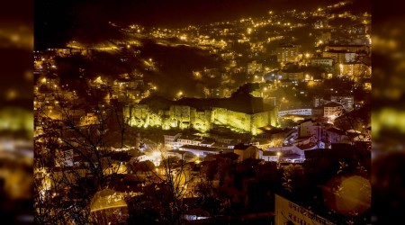 Bitlis’in ışıklandırılmış hali büyülüyor