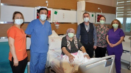 Böbreğinden 3 kilogram tümör çıkarıldı