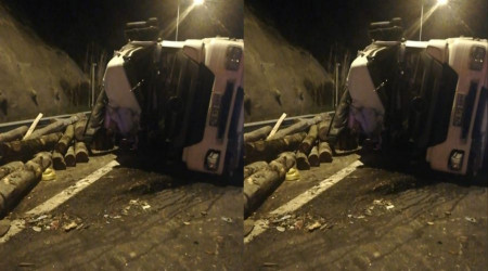 Bolu Dağı Tüneli'nde tomruk yüklü kamyon devrildi