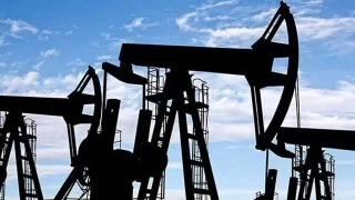 Brent petroln varil fiyat 76.04 dolar