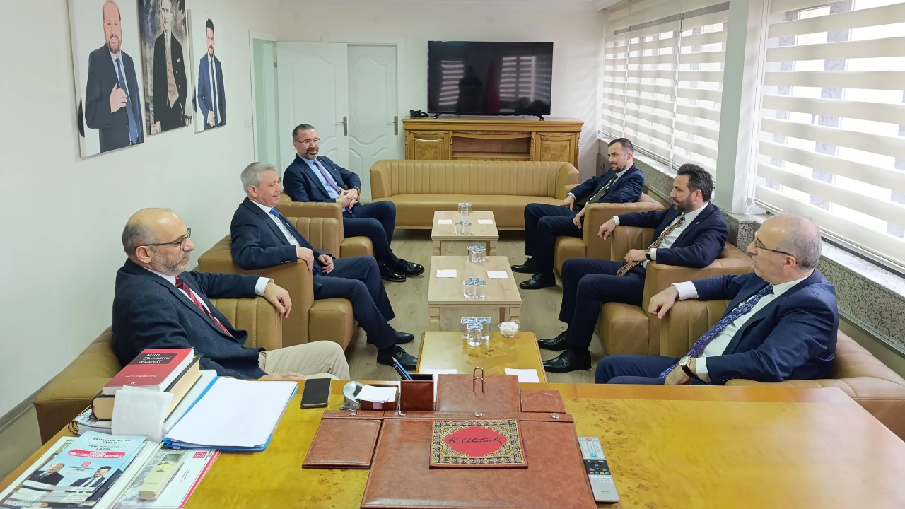 BTP di�er partilerle bayramla�t�