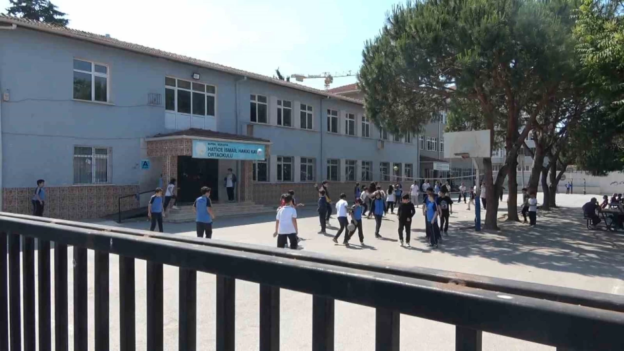 Bu okulda �ocuklar �l�mle burun buruna