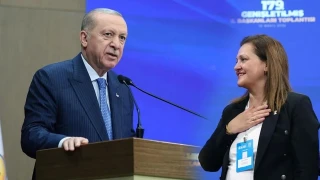 Burcu Köksal AK Parti'ye geçti: Rozetini Erdoğan taktı