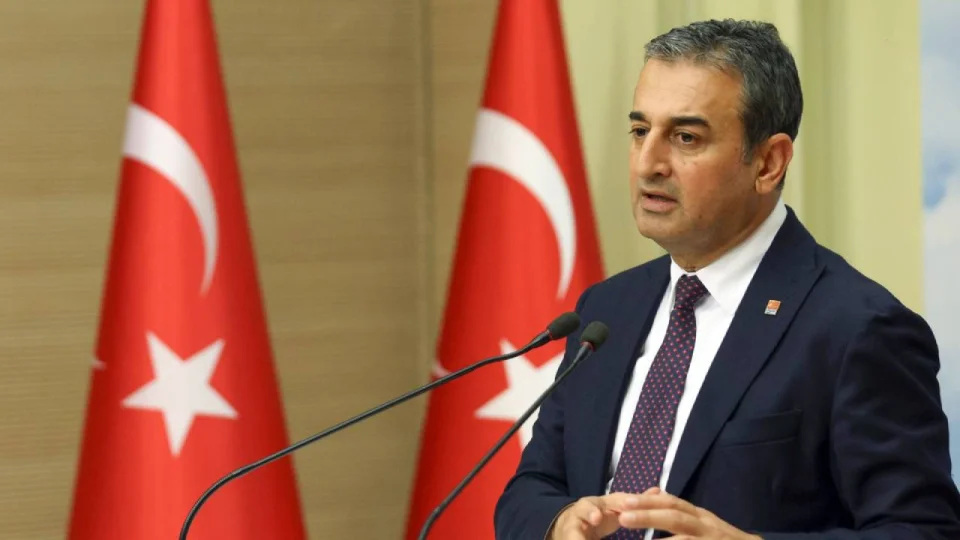 Burhanettin Bulut: "�ktidar fon vurgununun alt�nda kald�"