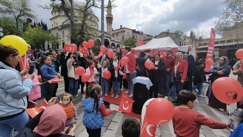 Bursa'da BTP'den co�kulu 23 Nisan kutlamas�