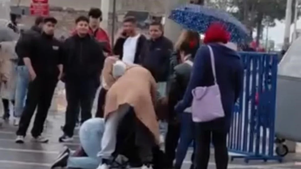 Bursa'da engelli vatanda�� kad�nlar darp etti