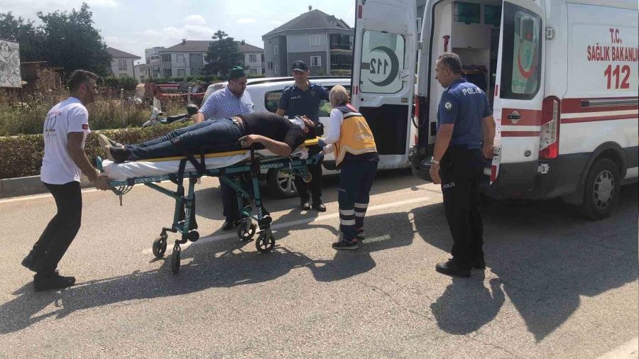 Bursa'da �n�ne k�pek ��kan otomobil takla att�: 3 yaral�