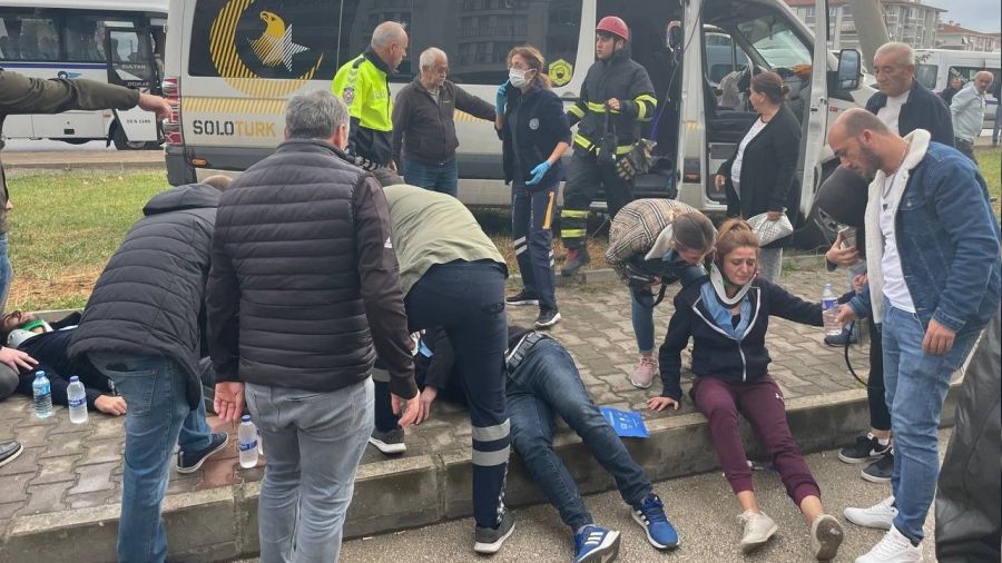 Bursa'da servis minibüsünde can pazarı...