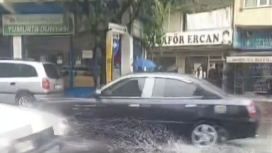 Bursa'da ya��� bir anda etkisini g�sterdi