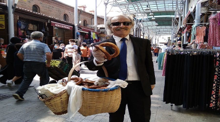 Bursa'nın 'entel' simitçisi