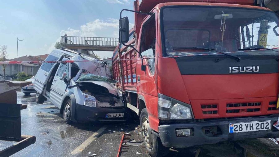 B�y�k�ekmece'de feci kaza:1 �l�, 1 yaral�