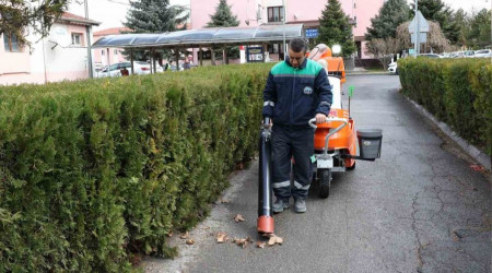 Büyükşehir, parkları yüzde yüz yerli ve elektrikli süpürge makinesi ile süpürecek