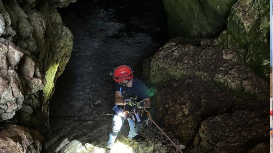 Buz Ma�aras�'na d��en bir ki�i hayat�n� kaybetti