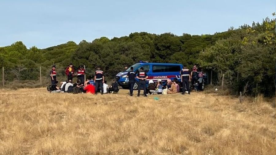 �anakkale'de minib�ste 34 ka�ak g��men yakaland�