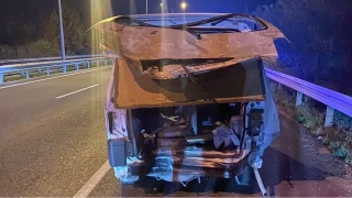 Çekici kamyonet, ticari araca çarptı : 2 ölü