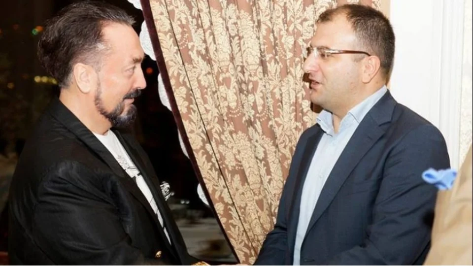 Cem K���k, Adnan Oktar �rg�t�nden para ald� m�?