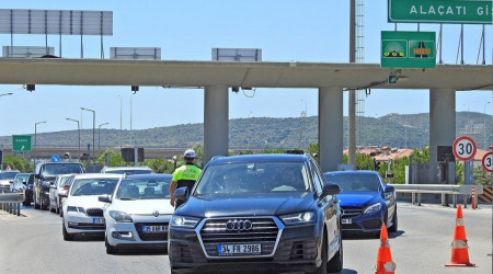 Çeşme'ye 217 bini aşkın araç giriş yaptı