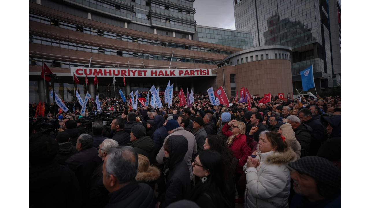 CHP Genel Merkezi'nde İmamoğlu eylemi