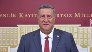  CHP Ni�de Milletvekili �mer Fethi G�rer, 1 May�s Emek ve Dayan��ma G�n� nedeniyle a��klamada, emek�ilerin ya�ad��� sorunlar� g�ndeme ta��d�