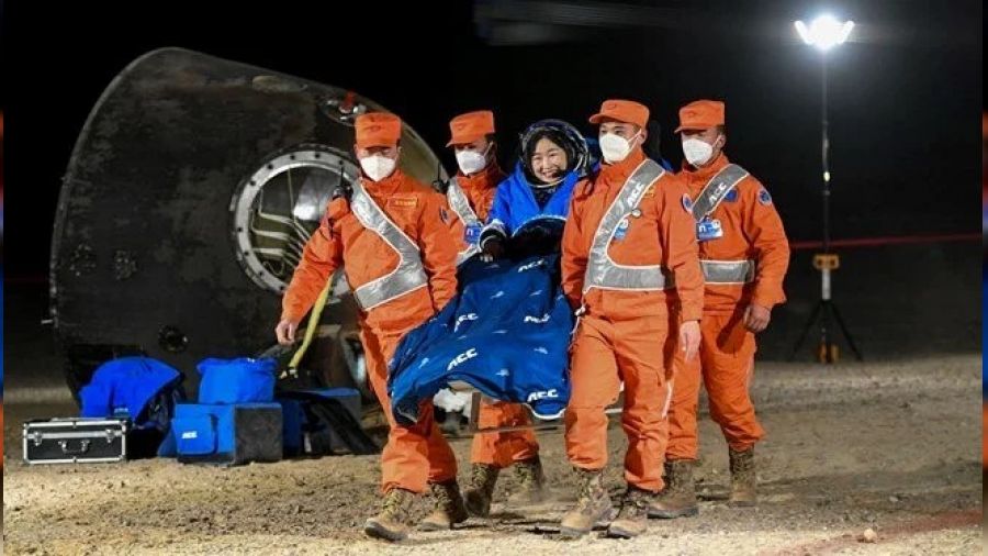 Çinli astronotlar dünyaya döndü